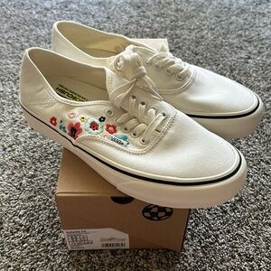 Women’s vans size 9.5, NWOT